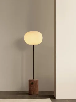 Audo Copenhagen JWDA Floor Lamp, red travertine stone fra Outlet