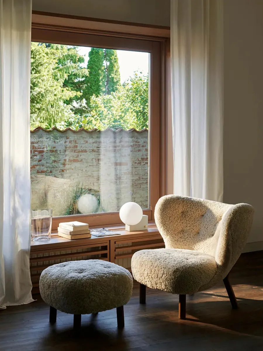 &Tradition Little Petra inkl. skammel, Sheepskin Moonlight fra Discount
