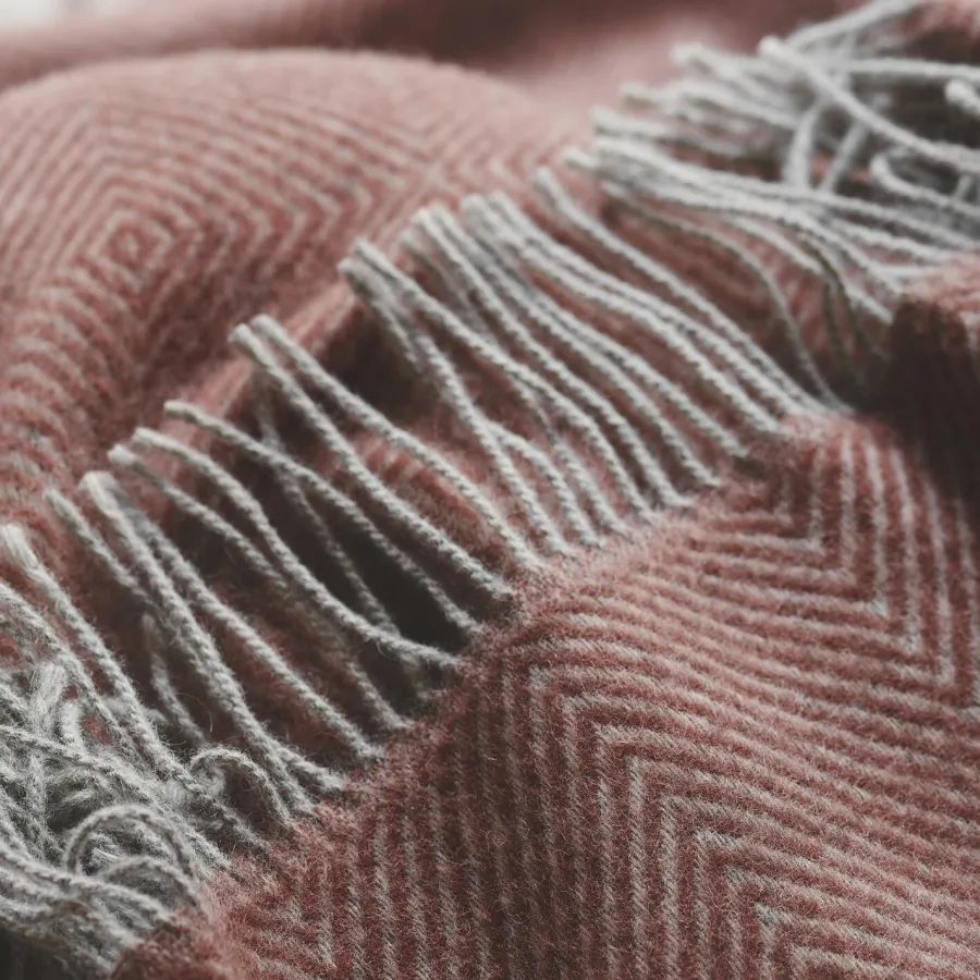 Silkeborg Uldspinderi Livø Plaid, rosewood fra Best
