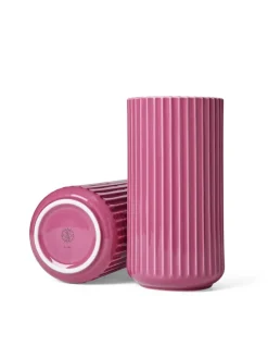 Lyngby Porcelæn Lyngbyvasen i lilla, H20,5 cm fra Outlet
