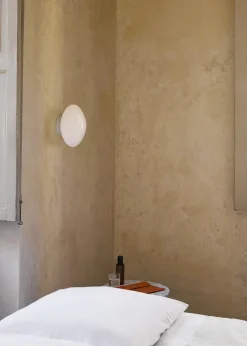 &Tradition Mist AP22 væg- og loftlampe fra Hot