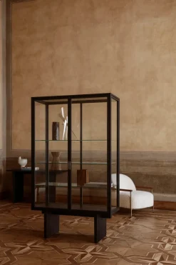 GUBI Private Vitrine fra Best