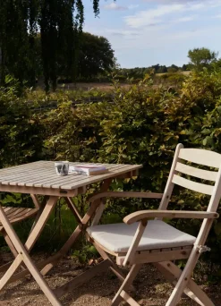 Fritz Hansen Skagerak Selandia Sæt, 2 armstole og Ø 94 bord fra Discount