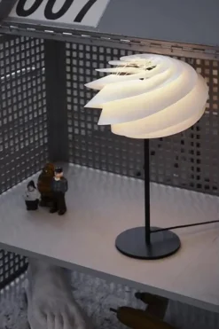 Le Klint Swirl bordlampe fra Discount