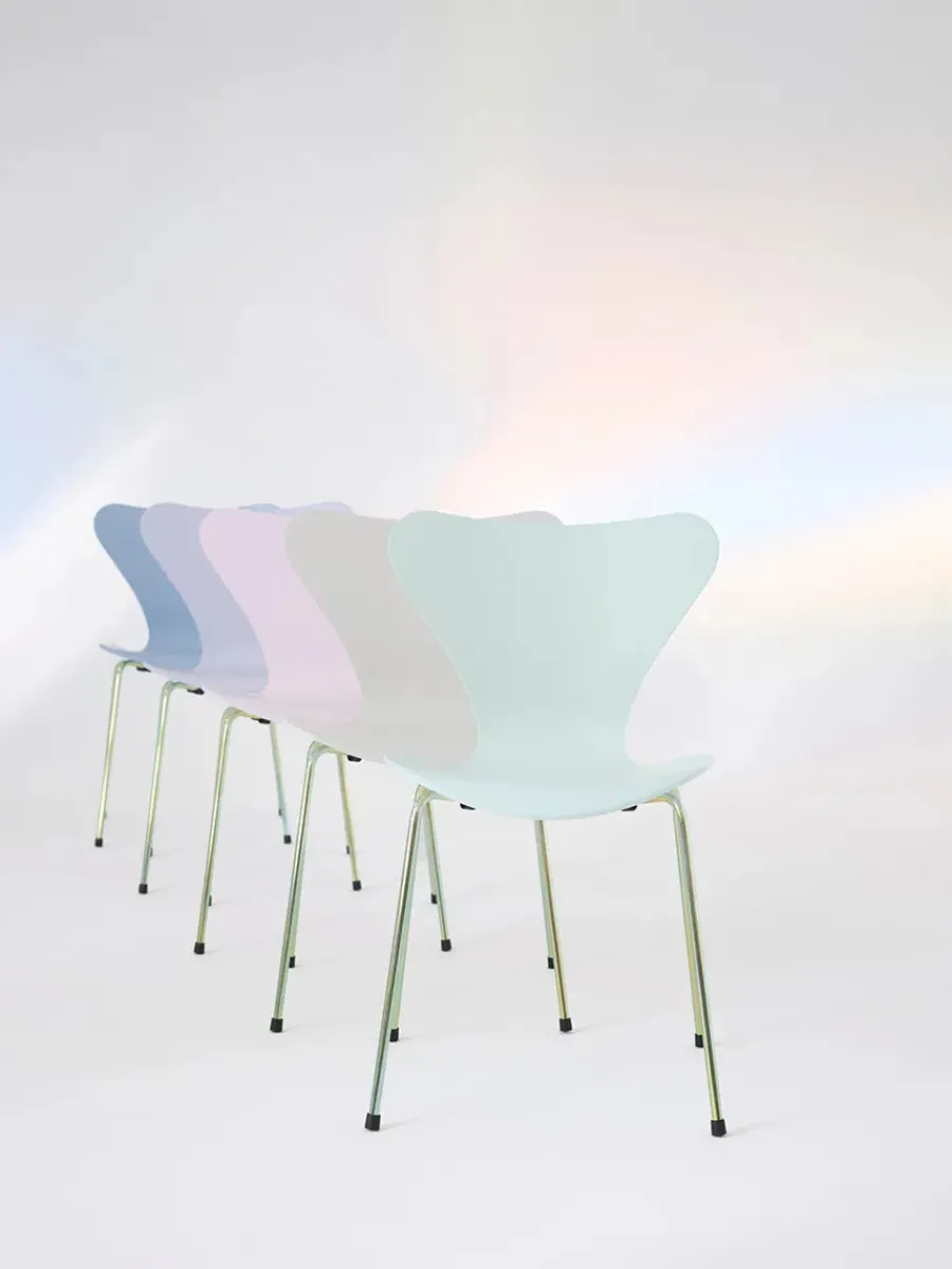 Fritz Hansen 70th Anniversary Edition 3107 Spisebordsstol, 7:14 AM Pink af Arne Jacobsen New