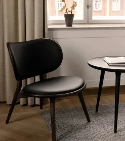 Mater The Lounge Chair, mat lakeret eg med naturfarvet læder fra New