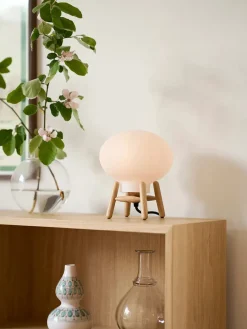 FDB Møbler U6 Mini Hiti Bordlampe, opalt glas/eg fra Online