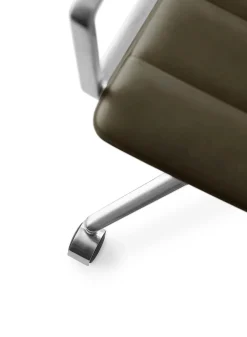 Vipp 452 Swivel Chair m/hjul, sort læder fra Best