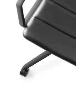 Vipp 452 Swivel Chair m/hjul, sort læder fra Best
