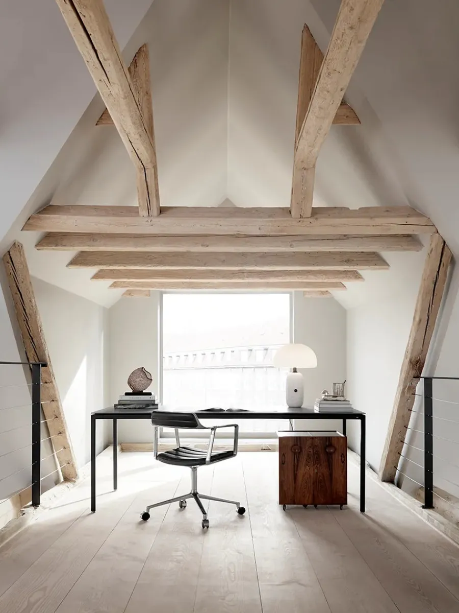 Vipp 452 Swivel Chair m/sort stel & hjul, sort læder fra Clearance