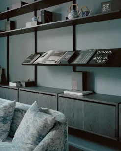 New Works Wall Shelf Cabinet Low w. Doors fra Hot