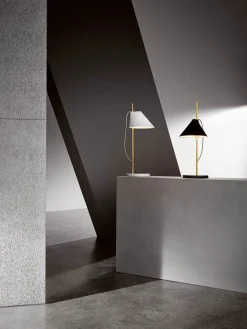 Louis Poulsen Yuh Brass bordlampe fra Hot